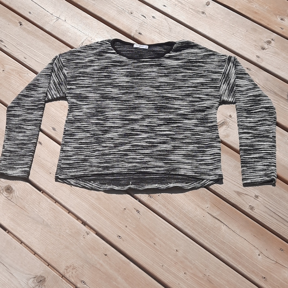 Black &‎ White top